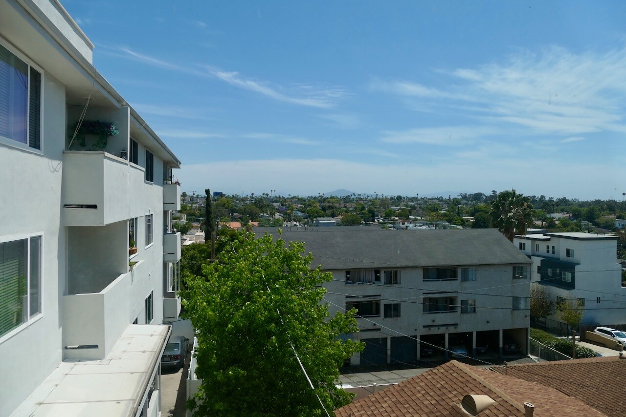 Building Photo - 1907 Robinson Ave