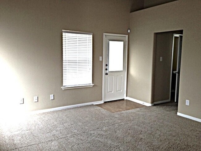Building Photo - 823 Seabourne Meadow Dr