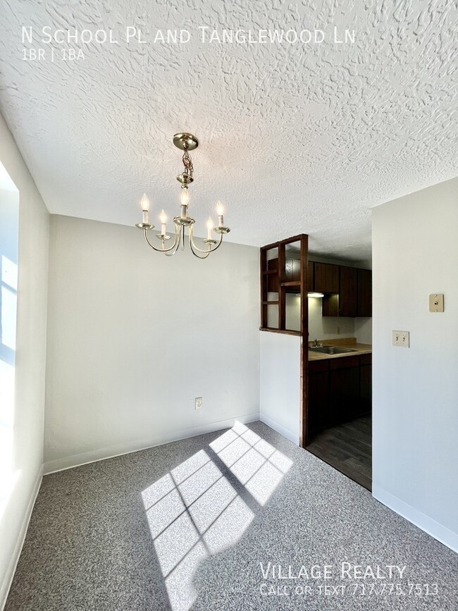 Building Photo - MOVE-IN READY! Top Floor! Roomy 1-Bed with...