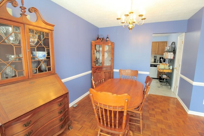 Building Photo - Charming 3-Bedroom Townhome for Rent with ...