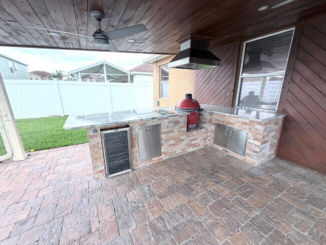 Building Photo - Spacious 3-Bedroom Home with 2 Full Baths in Charming Mulberry Home with Outdoor Kitchen!