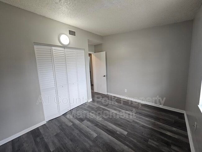 Building Photo - 3037 St Paul Dr