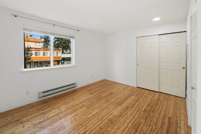 Building Photo - 1000 NE 88th St