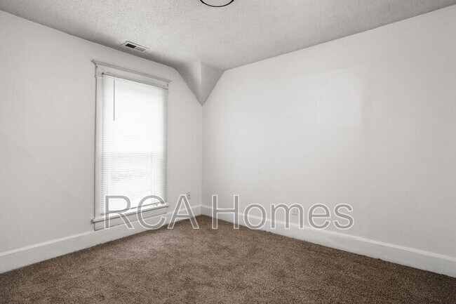Building Photo - 418 N Drexel Ave