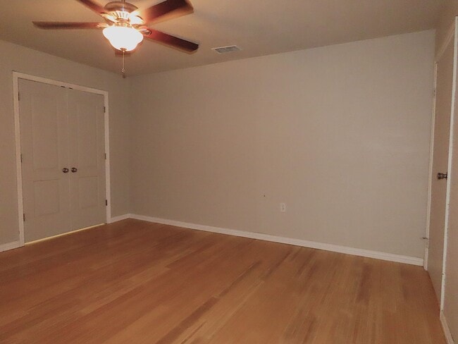 Building Photo - Country Living-City Close! 3 Bedroom, 2 Ba...