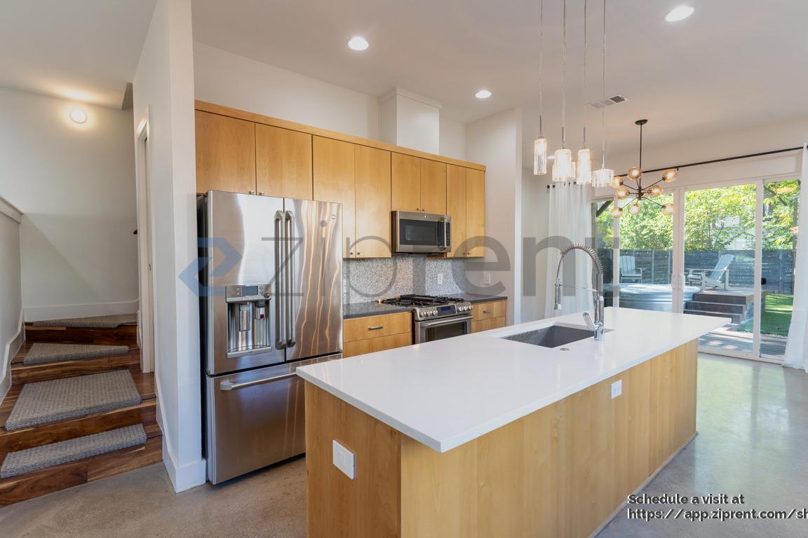 Building Photo - 3133 Govalle Ave