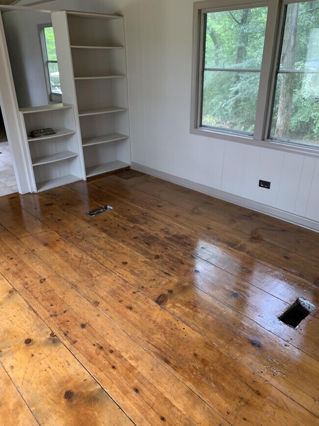 Building Photo - 1074 Enoch Ln