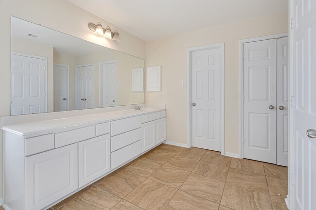 Building Photo - 16707 Lark Bunting Ln