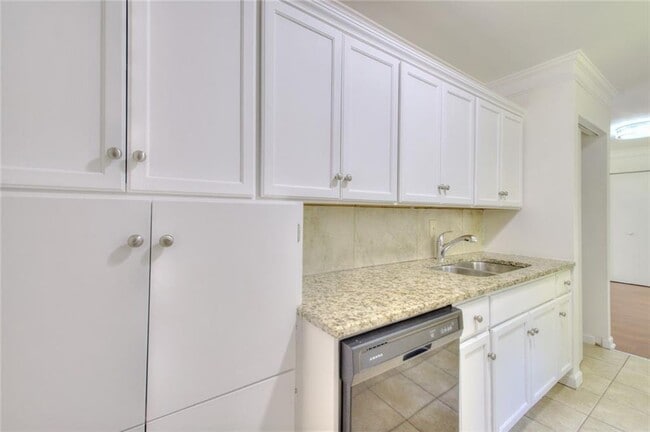 Building Photo - 3946 Green Oak Dr