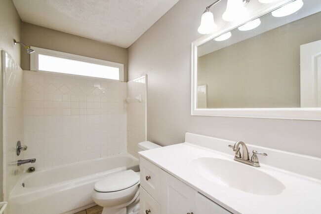 Building Photo - 1562 Appling Wood Cove N