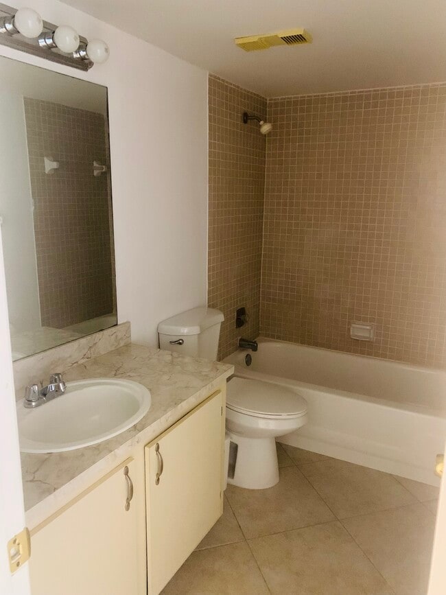 Second bathroom - 950 Egret Cir