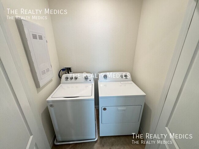 Building Photo - 2331 Gifford Dr