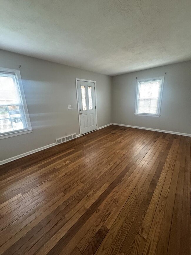 Building Photo - 715 Botham Ave