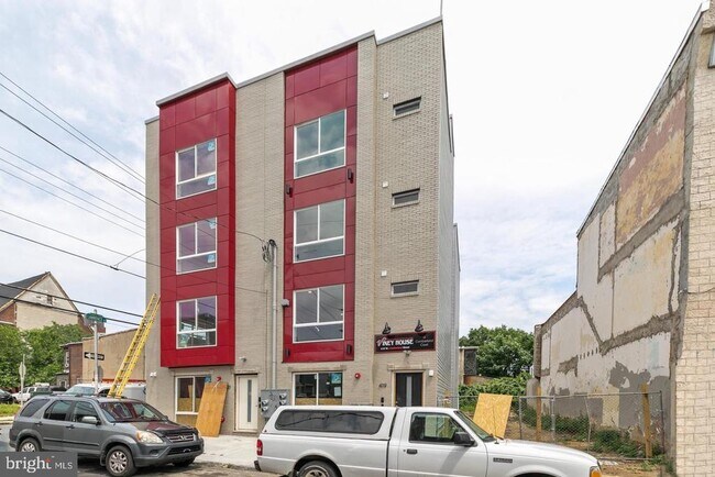 Building Photo - 419 W Cumberland St