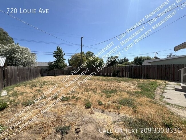 Building Photo - 720 Louie Ave