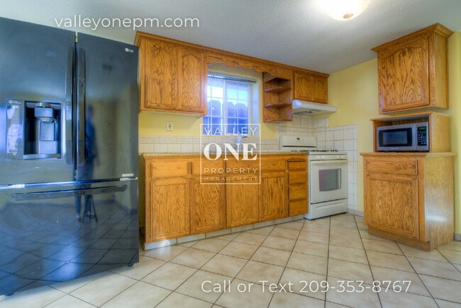 Building Photo - 1404 1/2 Teresa Street-