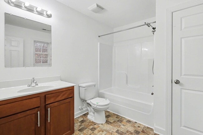 Building Photo - 4-bedroom, 2.5 bath with wooded view!