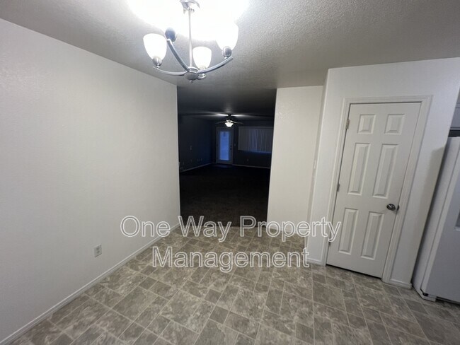 Building Photo - 2921 Anchor Dr