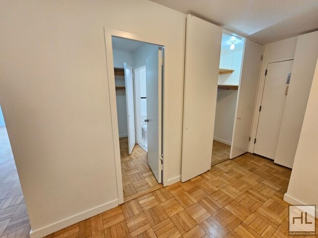 Building Photo - 15th Floor Studio Apartment Near Union Squ...