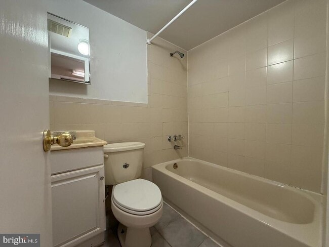 Building Photo - 5835 Mt Vernon Dr