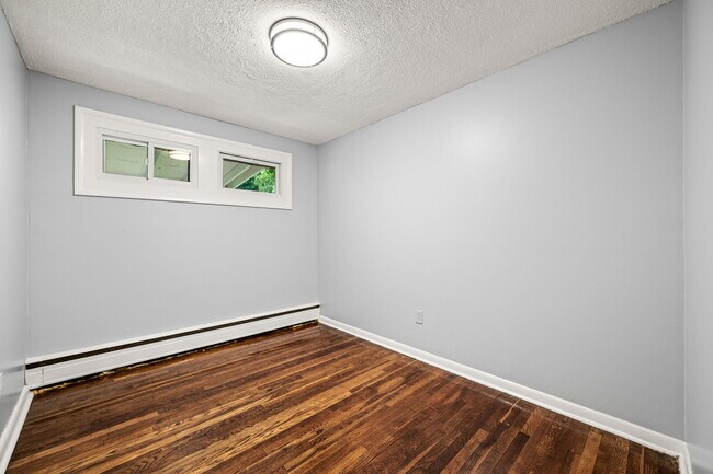 Building Photo - 25 E Pennsbury Way