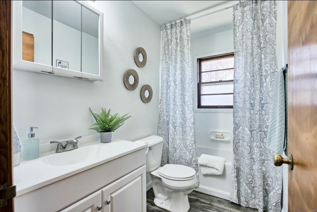 Building Photo - 340 S Benton St