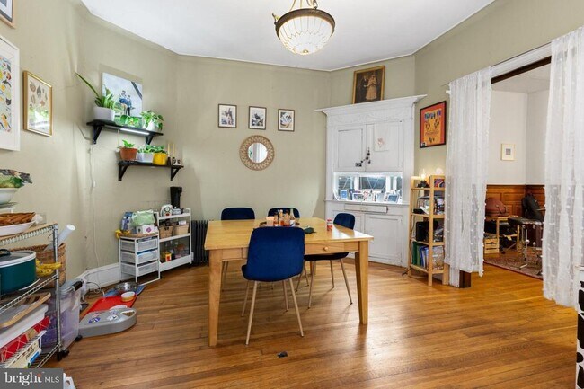 Building Photo - 4411 Pine St