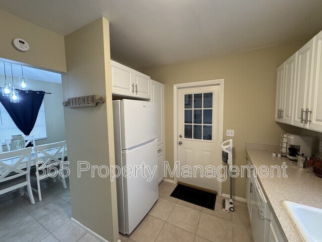 Building Photo - 22206 Laramore Ave