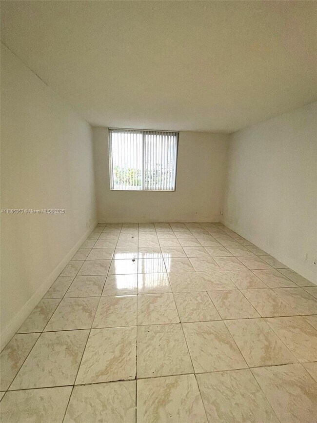 Building Photo - 9143 SW 77th Ave