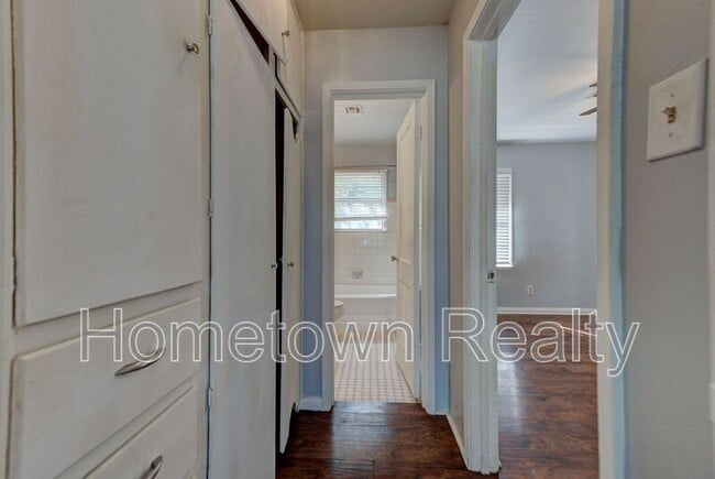 Building Photo - 430 Babb Dr