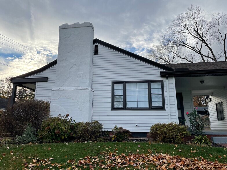 Building Photo - 526 Bank St