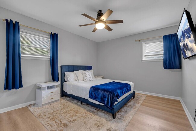 Building Photo - 218 Cactus St