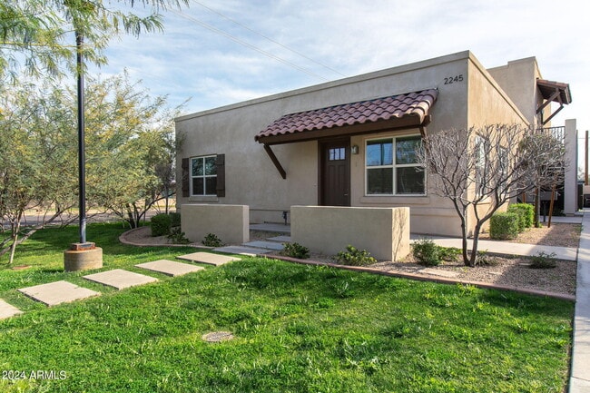 Building Photo - 2245 N Dayton St