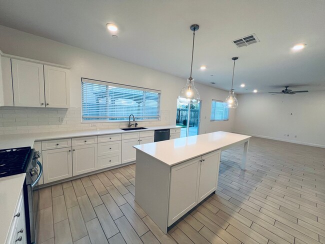 Building Photo - Beautiful Lennar 4-Bedroom Home with Resor...