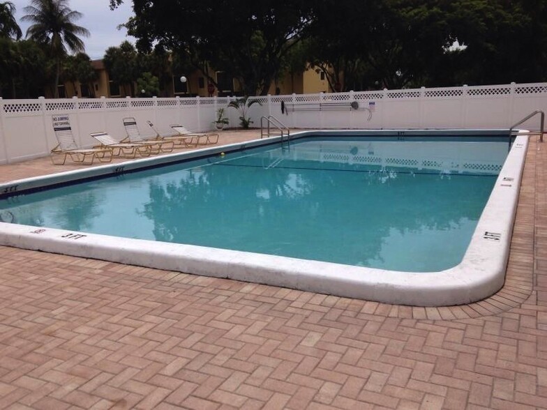 large pool - 480 NW 20th St