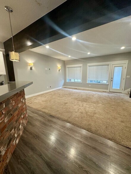 Building Photo - 5545 Sicily Ln