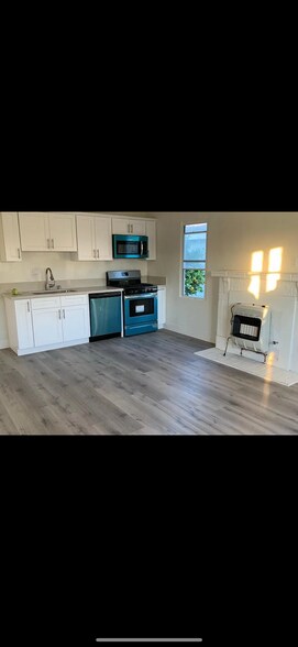 Building Photo - 234 W 78th St