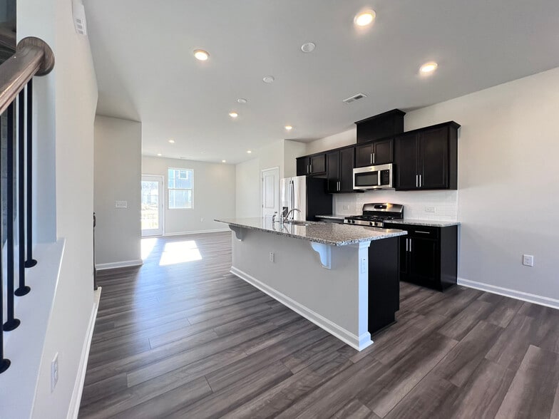 Building Photo - 1988 Rosedale Ridge Ave