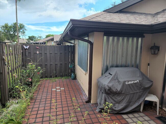gas grill - 13121 Burningtree Ave