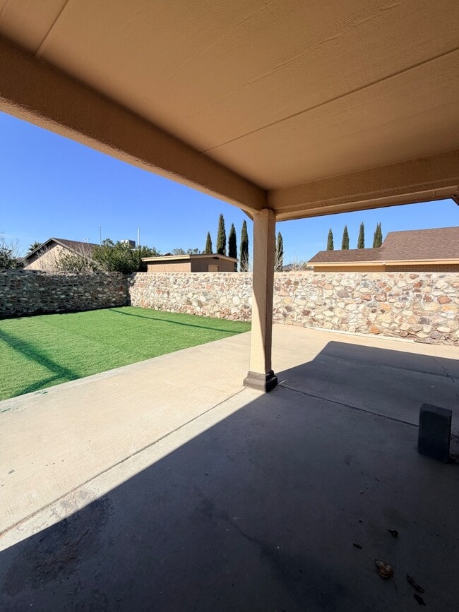 Building Photo - 5729 Saplinas Rd