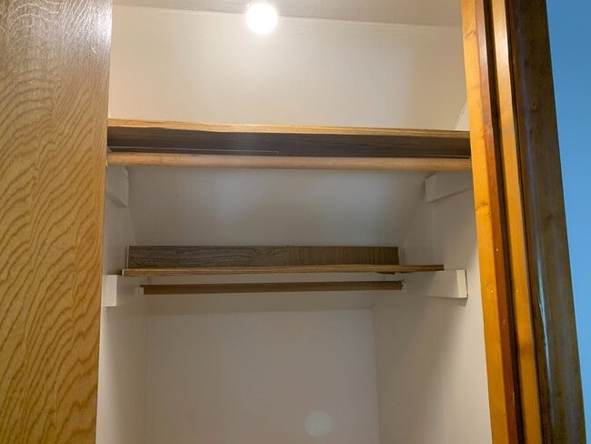 Building Photo - 5 Bedroom Across from NDSU!!