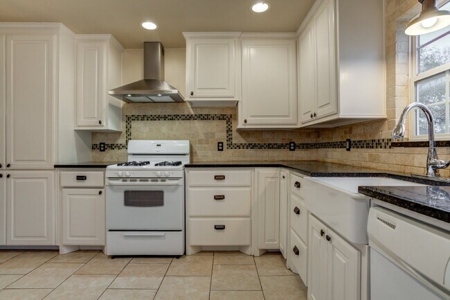 Building Photo - Wonderful 3/1 in the Medical District!