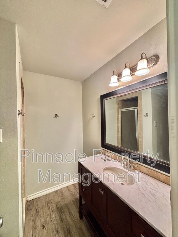 Building Photo - 2213 Johnson St