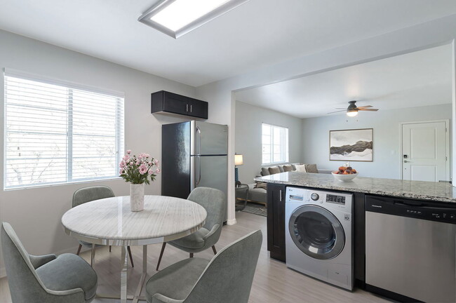 Primary Photo - 838 E 9th St