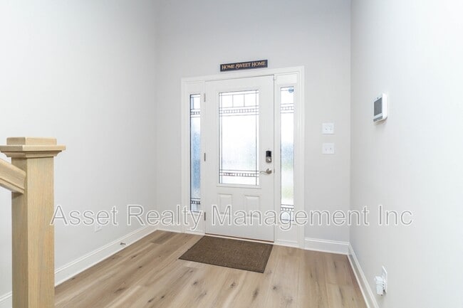 Building Photo - 1730 Silver Chapel Dr