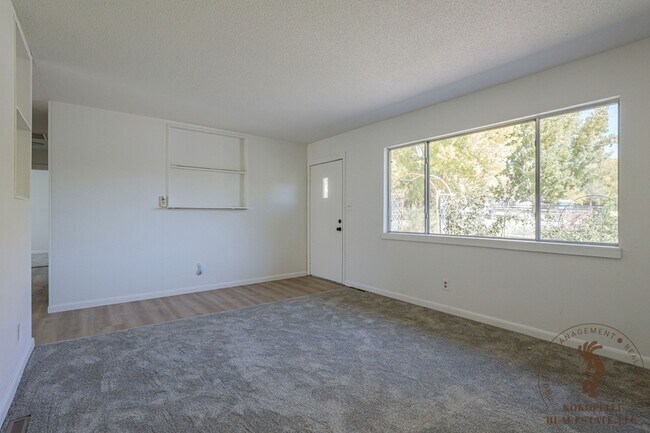 Building Photo - 659 Middleridge Dr