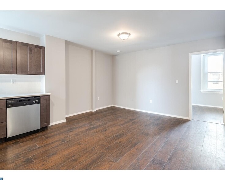Building Photo - 1340 S 22nd St