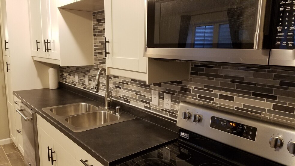 Building Photo - 2227 5th Ave S