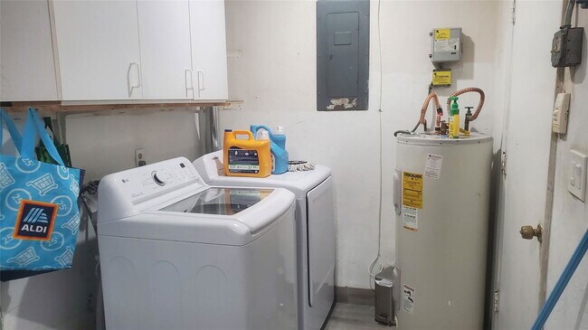 Building Photo - 616 SE 8th Ave