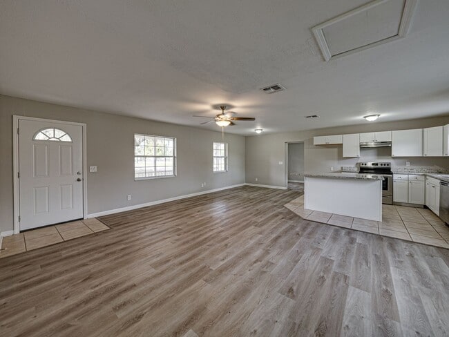 Building Photo - Discover the charm of this delightful home nestled in the serene and welcoming community of North...